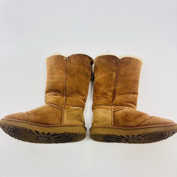 Ugg Australia Bailey Button Triplet Sheepskin Boots Size 6 - Picture 4 of 9